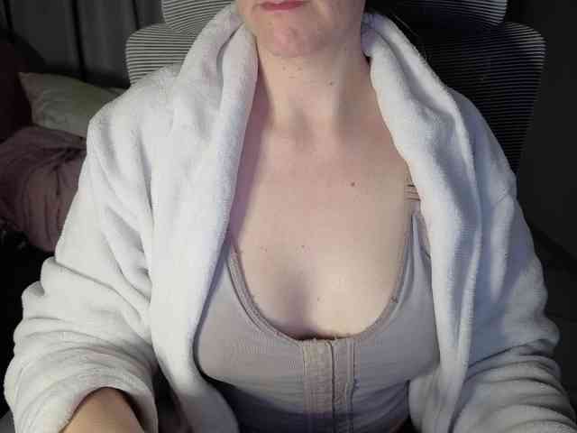 PassionateMommy webcam