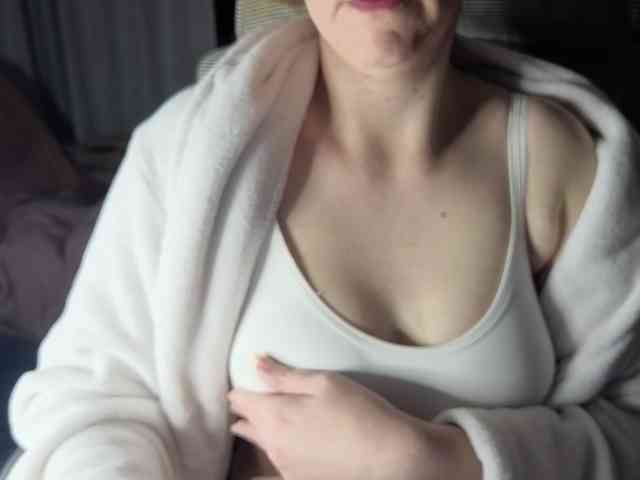 PassionateMommy webcam