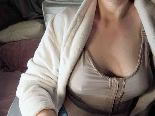 PassionateMommy webcam