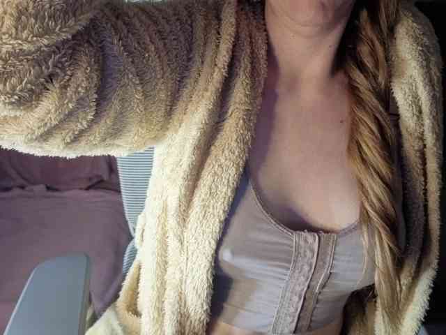 PassionateMommy webcam
