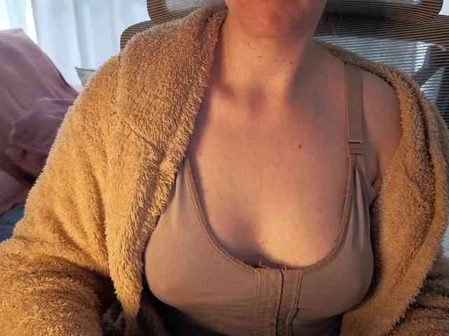 PassionateMommy webcam