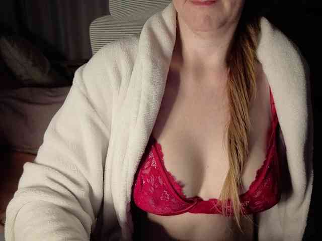 PassionateMommy webcam
