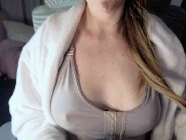 PassionateMommy webcam