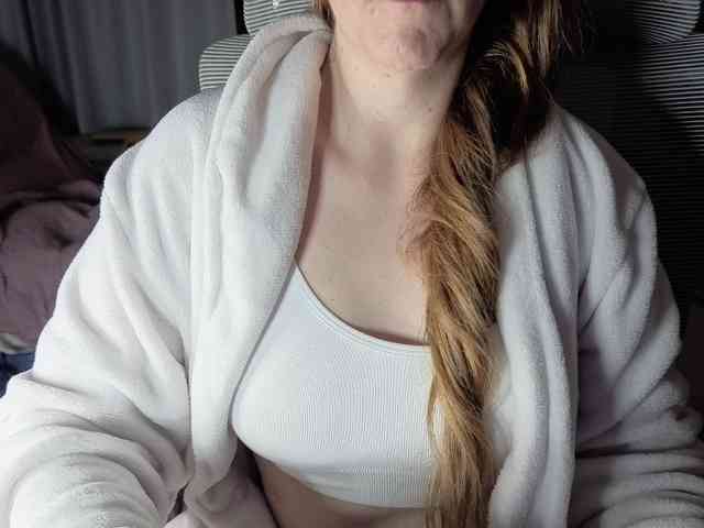PassionateMommy webcam