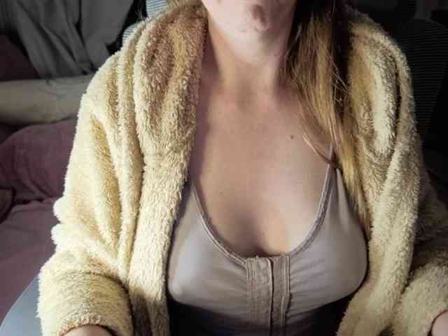 PassionateMommy webcam