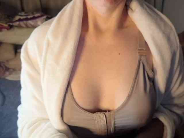 PassionateMommy webcam