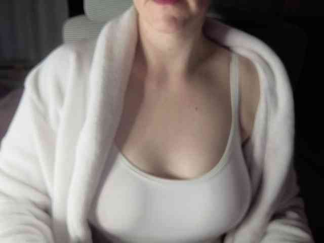 PassionateMommy webcam