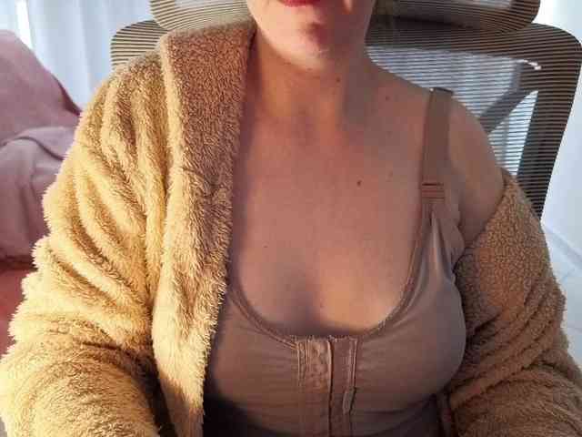 PassionateMommy webcam