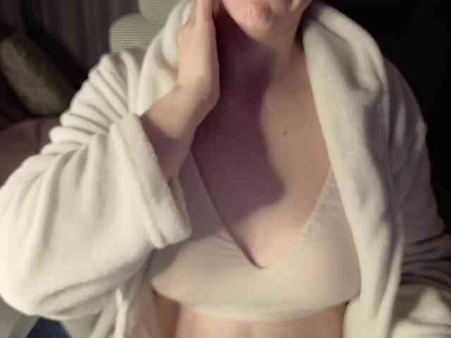 PassionateMommy webcam