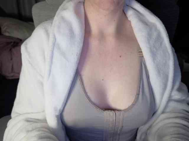 PassionateMommy webcam