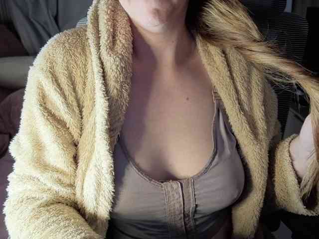 PassionateMommy webcam
