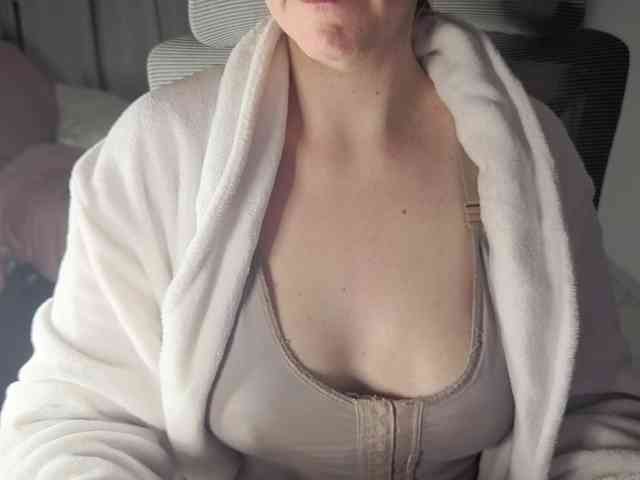 PassionateMommy webcam
