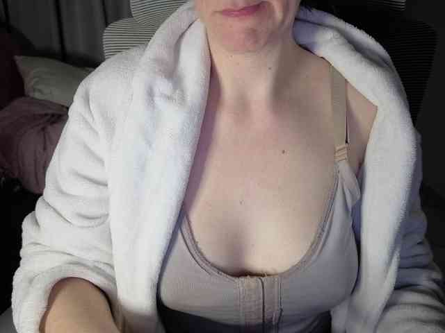 PassionateMommy webcam