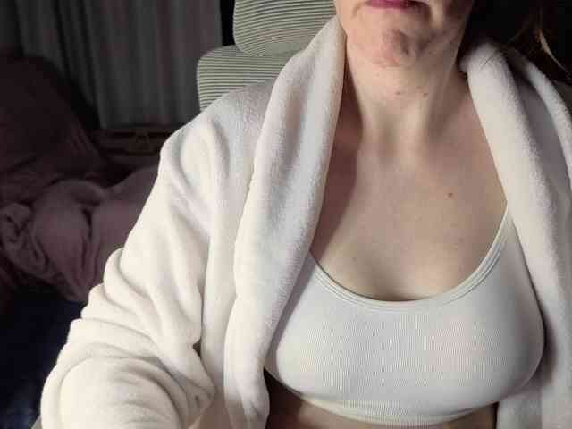 PassionateMommy webcam