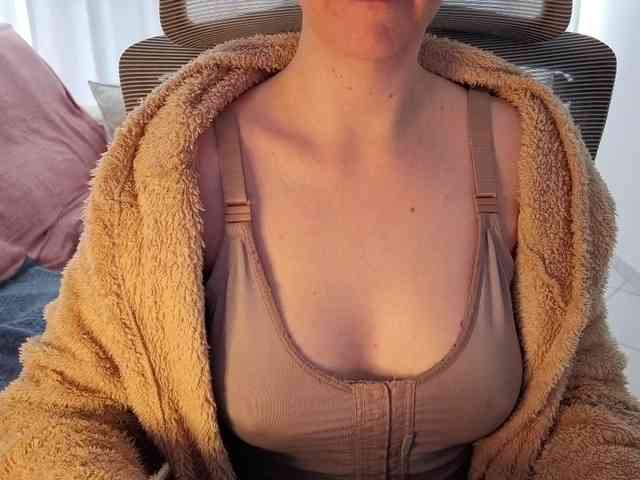 PassionateMommy webcam