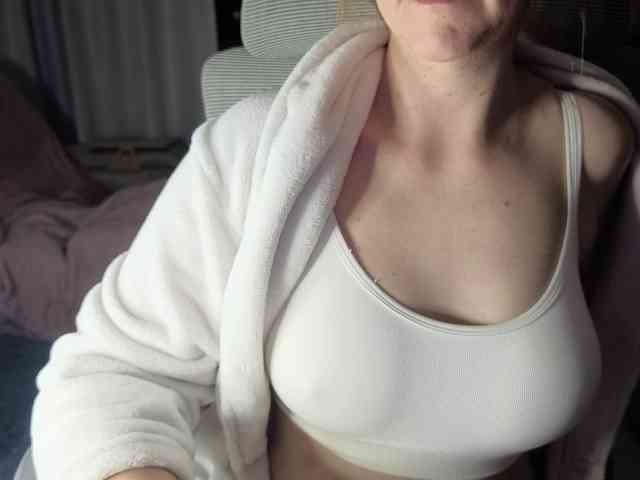 PassionateMommy webcam