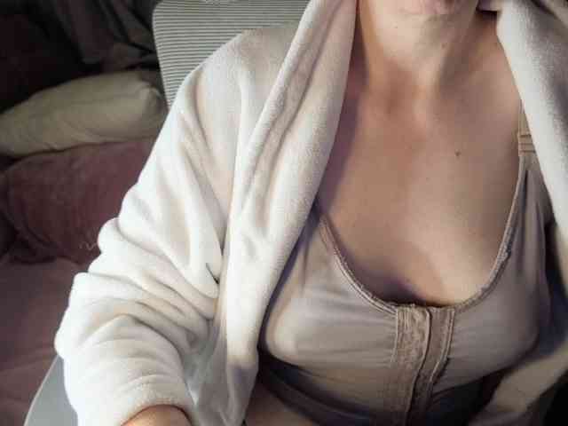 PassionateMommy webcam
