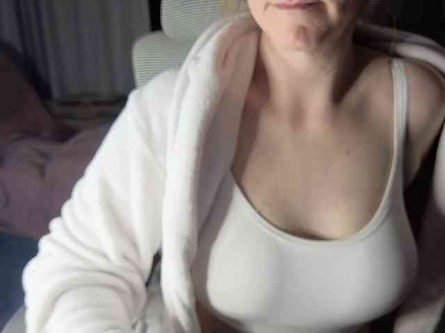 PassionateMommy webcam