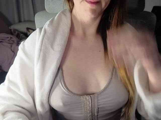 PassionateMommy webcam