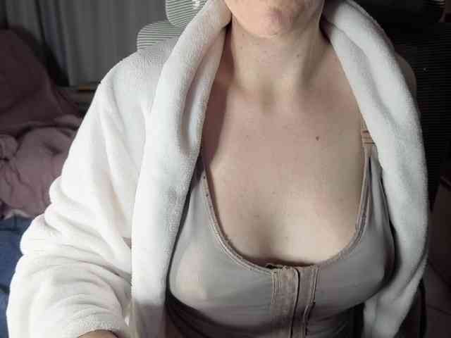 PassionateMommy webcam