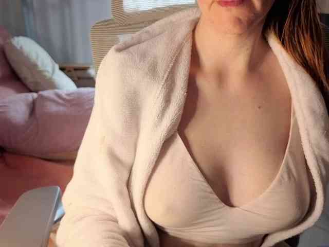 PassionateMommy webcam