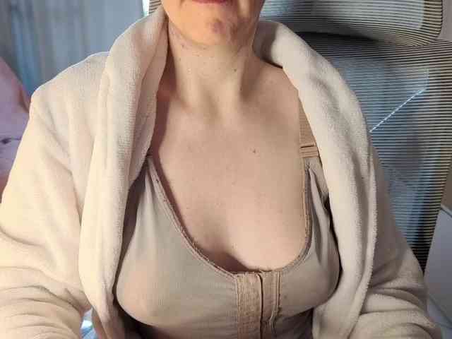 PassionateMommy webcam
