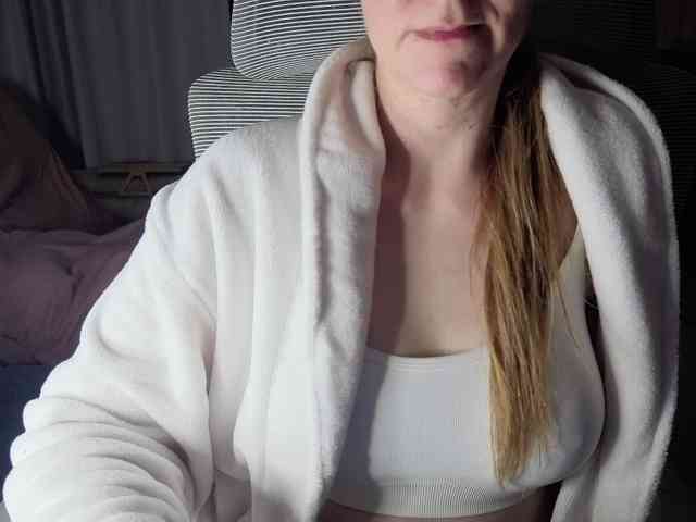 PassionateMommy webcam