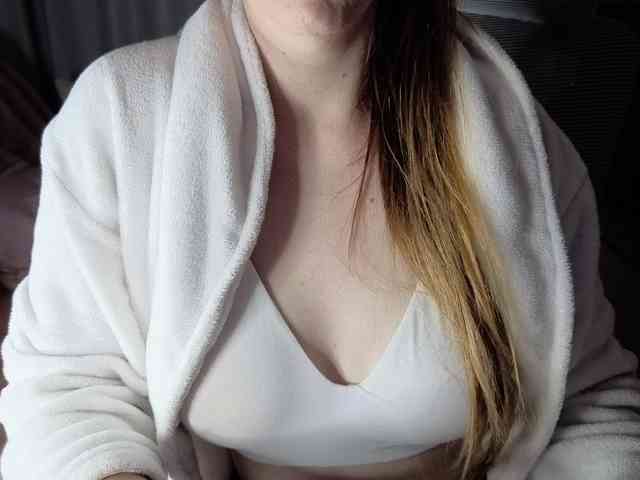 PassionateMommy webcam