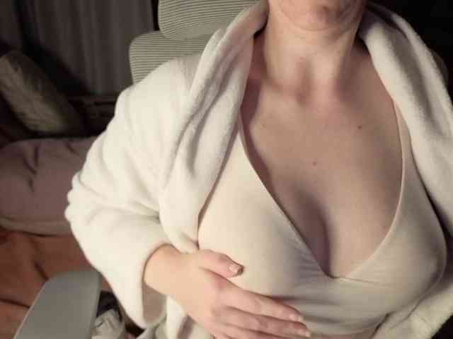 PassionateMommy webcam