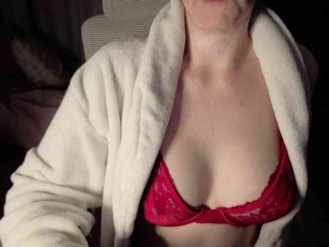 PassionateMommy webcam