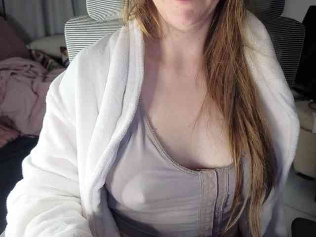 PassionateMommy webcam