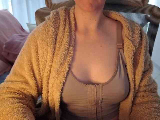 PassionateMommy webcam