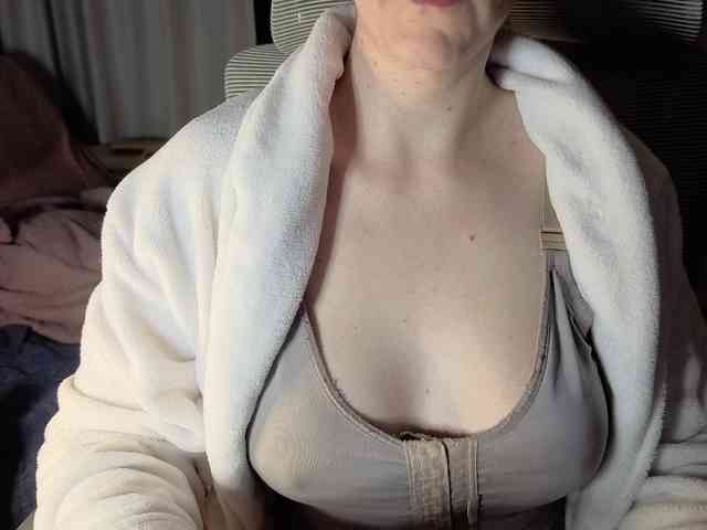 PassionateMommy webcam