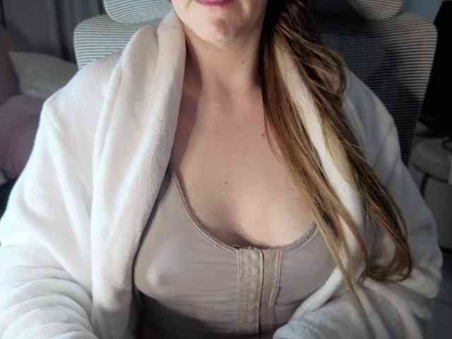 PassionateMommy webcam