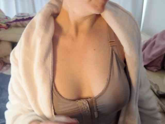 PassionateMommy webcam
