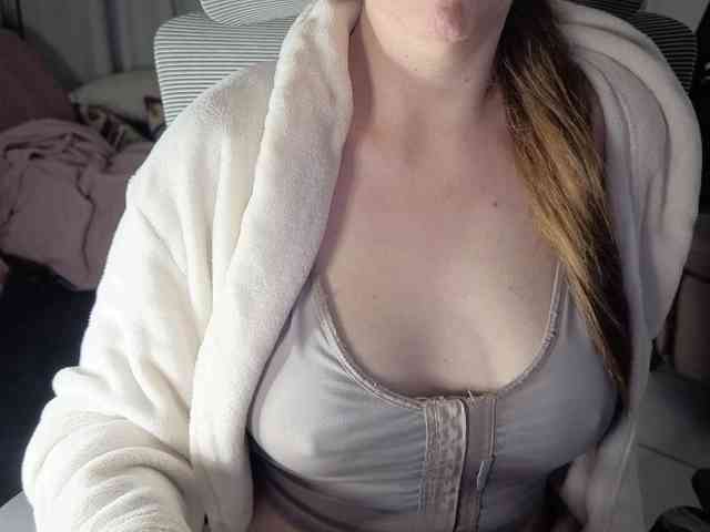 PassionateMommy webcam