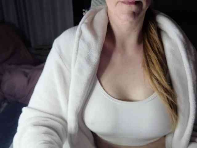 PassionateMommy webcam