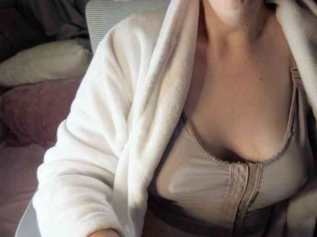 PassionateMommy webcam