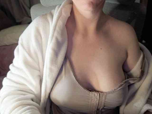 PassionateMommy webcam
