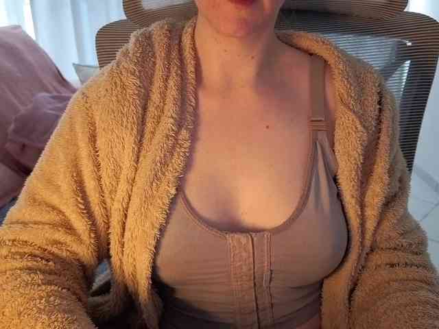 PassionateMommy webcam
