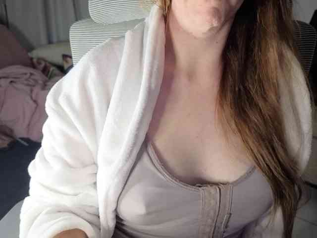 PassionateMommy webcam