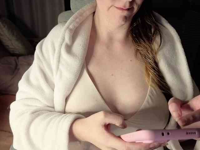 PassionateMommy webcam