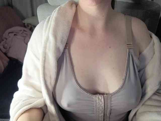 PassionateMommy webcam
