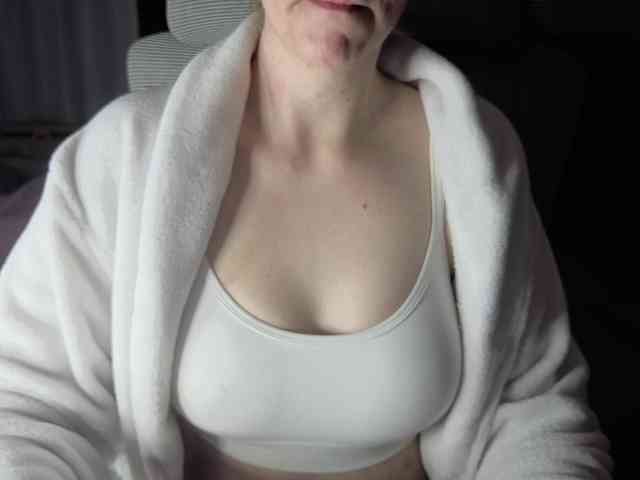 PassionateMommy webcam