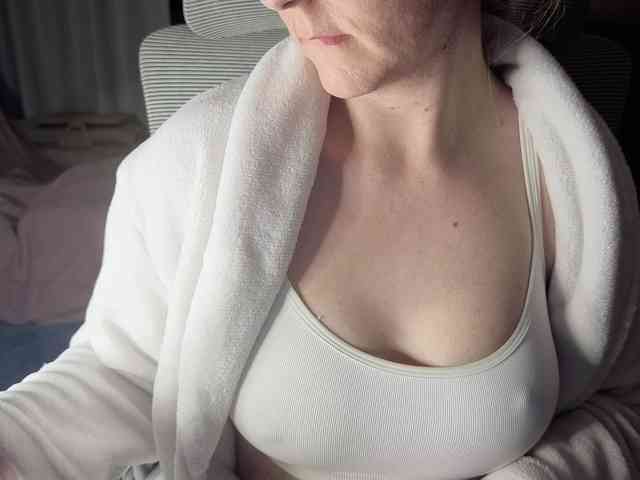 PassionateMommy webcam