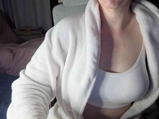PassionateMommy webcam