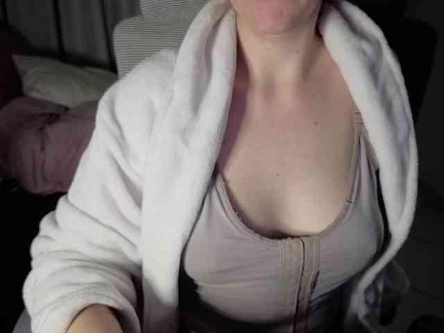 PassionateMommy webcam