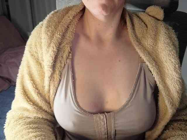 PassionateMommy webcam