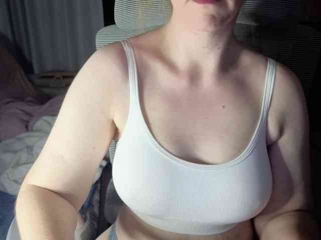 PassionateMommy webcam