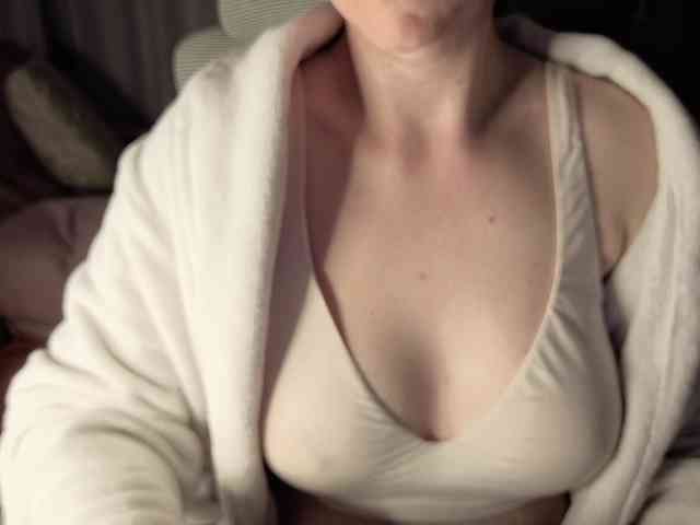 PassionateMommy webcam
